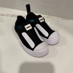 New Native Kids Black and White Slip-On Sneakers sz 7